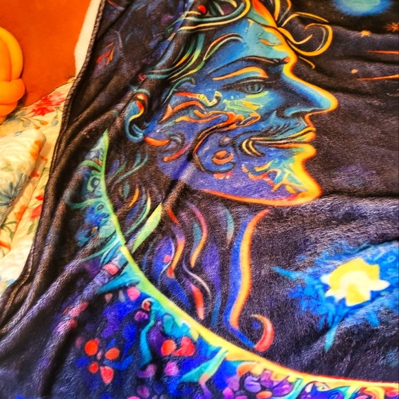 Throw - Picture 3 of 3